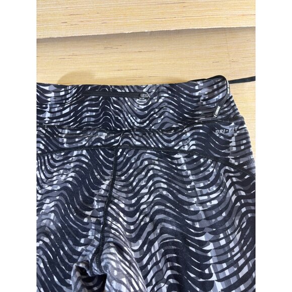 Nike women's size Medium Dri-fit leggings with drawstring and small pocket in th - Picture 5 of 14